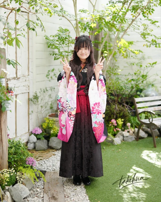 卒業記念フォト
素敵な一枚をあなたに♬

.: * .。○・。.。：*。○。：.・。*.○。・.: * .

大切な時間は写真の中に
「記念日・しあわせ・今の自分」
素敵な時間を楽しく撮影いたします。

家族写真はもちろん、出張撮影
成人式、マタニティ、ニューボーン
宮参り、バースデー、七五三、10歳、入学、卒業
子どもから大人まで各種記念撮影を行っております。

広いスタジオには洋風・和風、シンプルな背景もあります。
着付室完備で雨の日も安心して撮影できます。

ペットと一緒の撮影も承ります！

当店にある衣装について
お宮参り、七五三、卒業袴など
12歳までのお子さま用衣装を取り揃えております。
撮影した衣装でおでかけできます。

卒業袴衣装セットプラン、成人式着物セットプランもございます。

プロフィールのリンクから
ホームページで各種プラン・衣装をご覧ください
なお、LINEトークで簡単に撮影予約の申し込みができます

#高知写真撮影 #香美市 #土佐山田町  #kamica 使えます